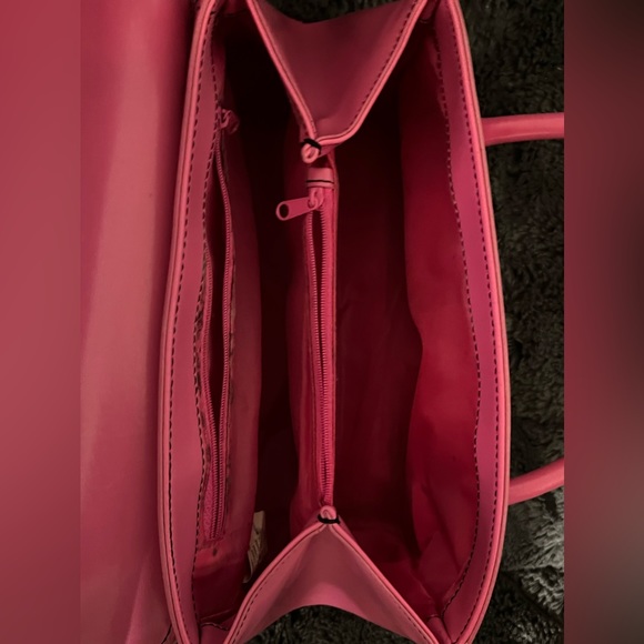 Super dope hot pink shoulder bag. - Picture 7 of 7